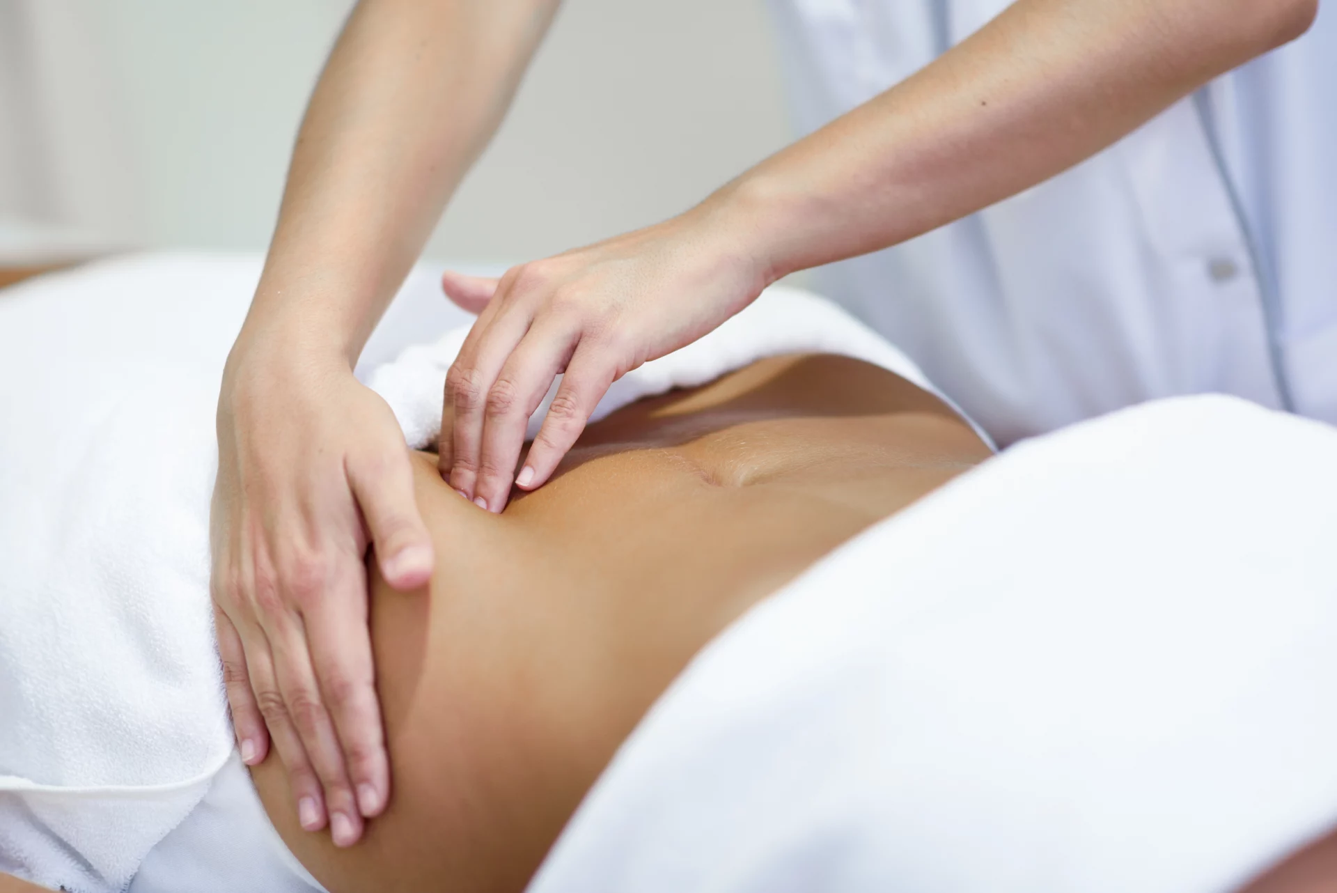 woman-receiving-belly-massage-spa-salon